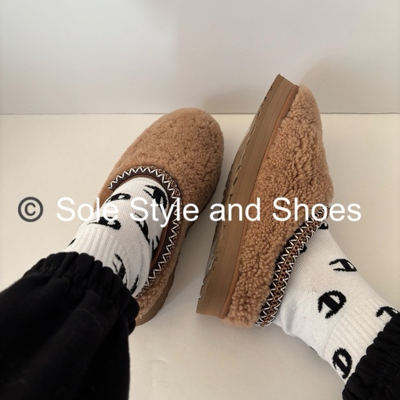 UGG Maxi Curly Tazz Slippers Big Kid’s 5 (Fits Women’s 7) - Picture 10 of 12